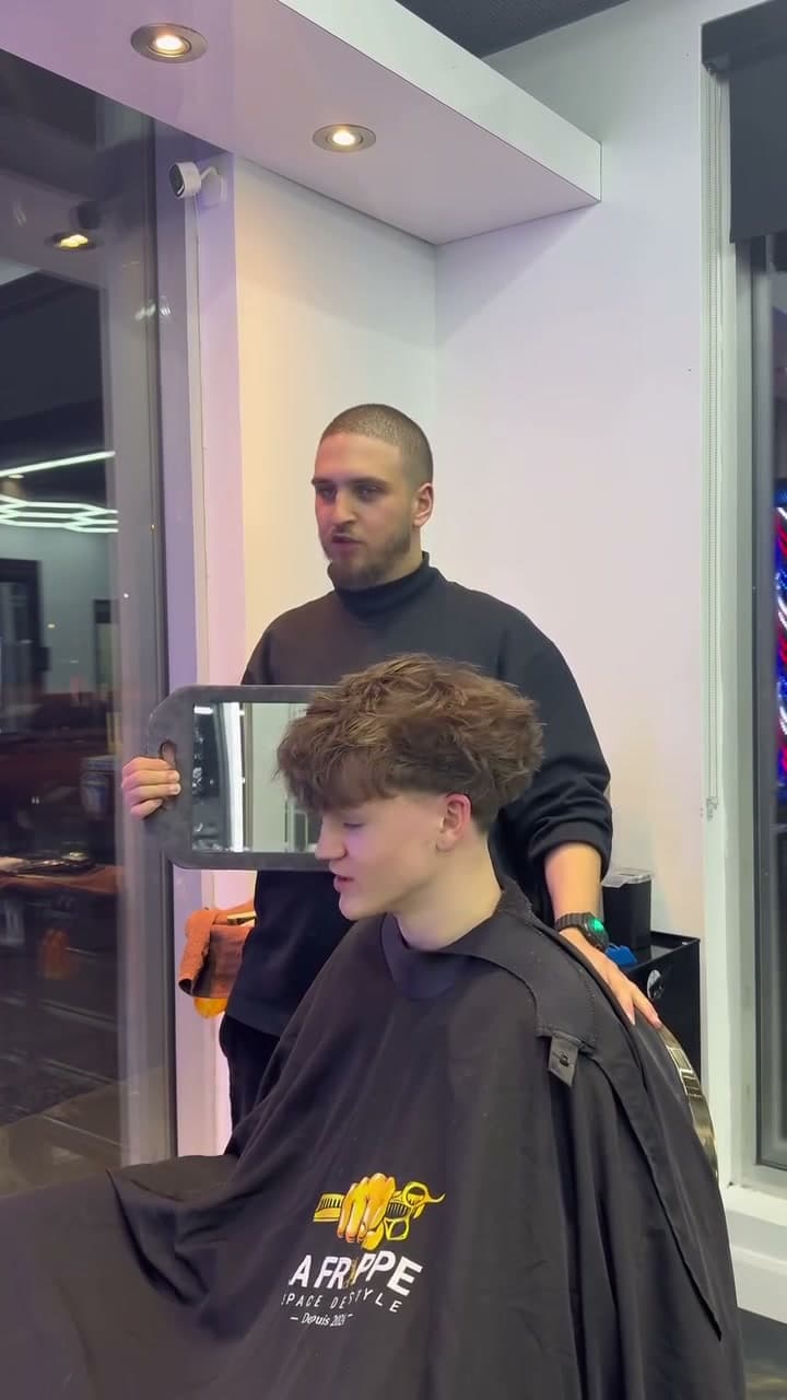 Forme sur mesure réalisé au salon La Frappe